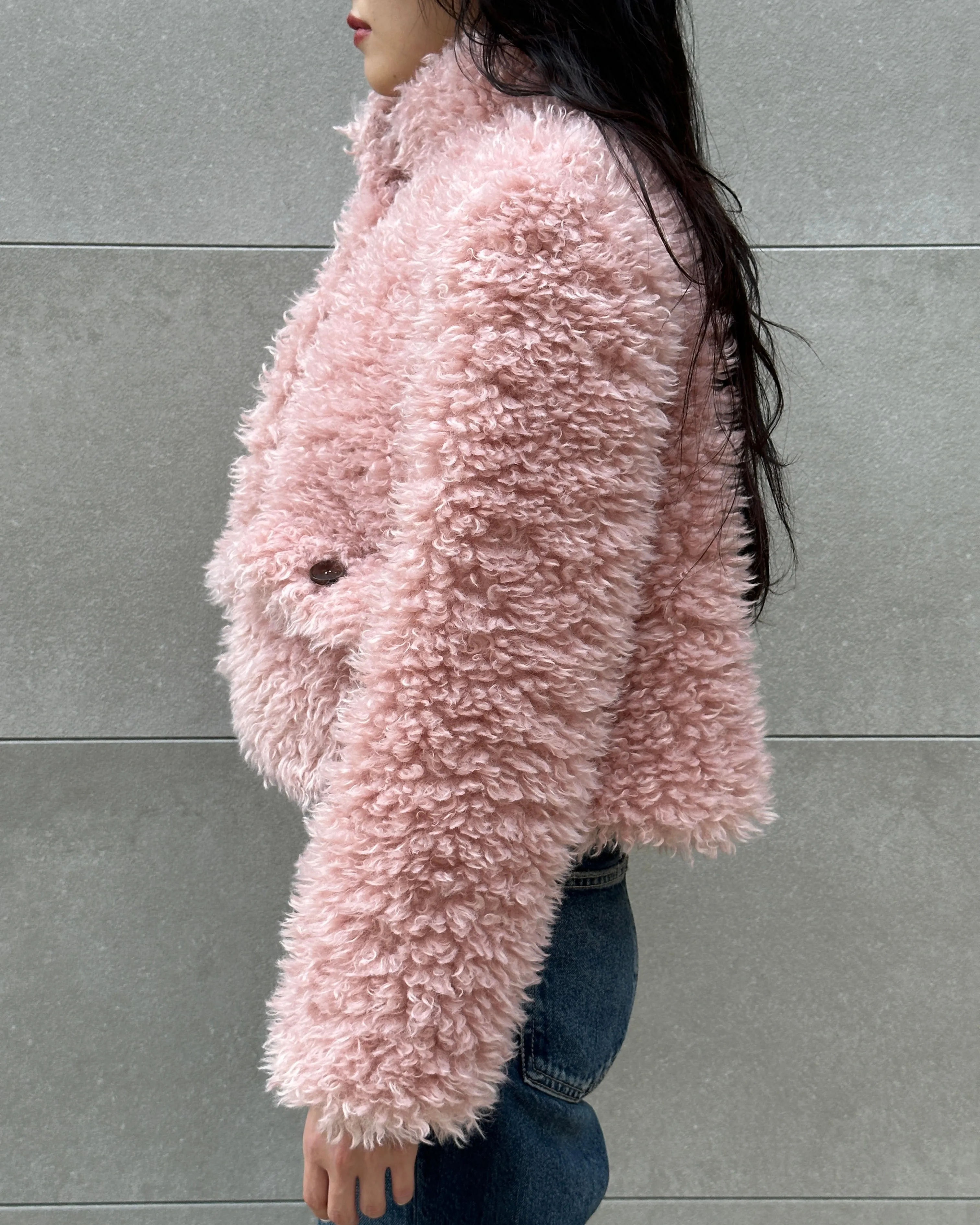 Cropped fur jacket (beige / pink)