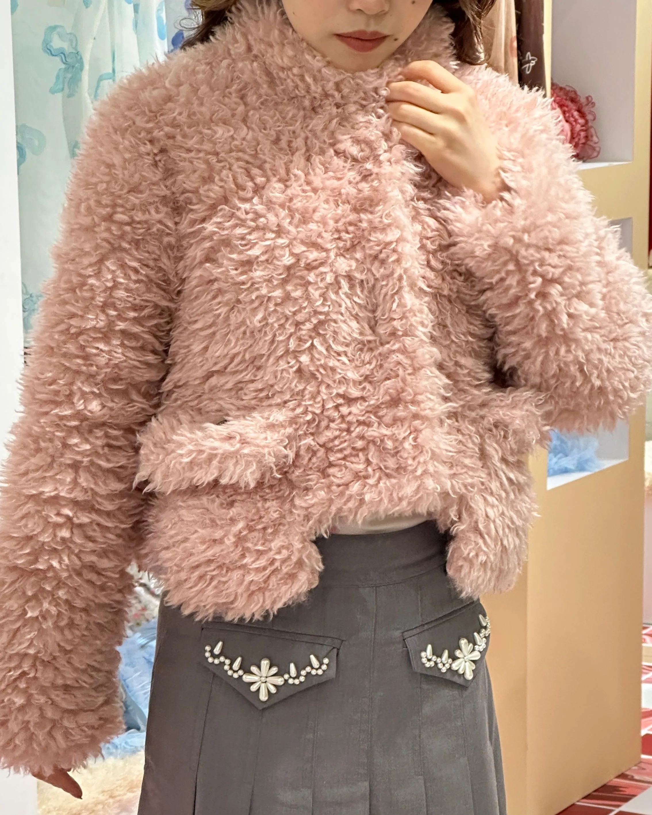 Cropped fur jacket (beige / pink)