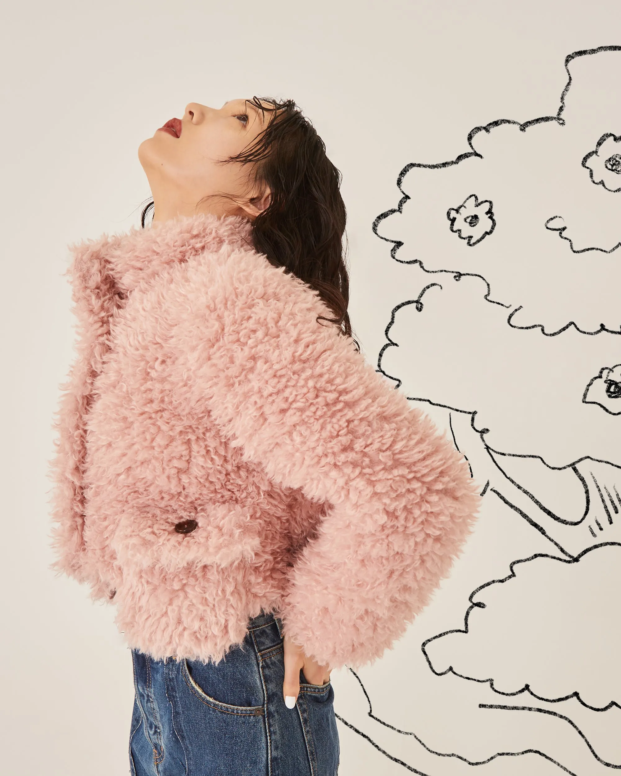 Cropped fur jacket (beige / pink)