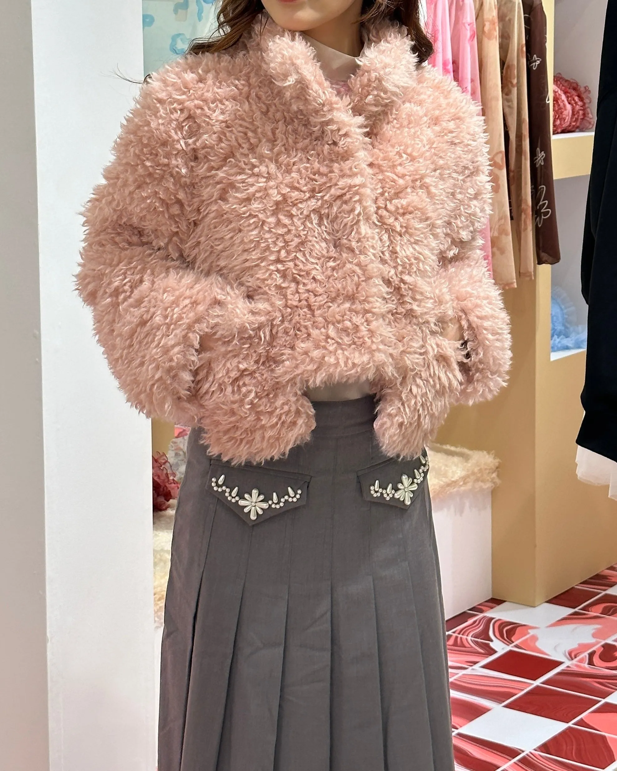 Cropped fur jacket (beige / pink)