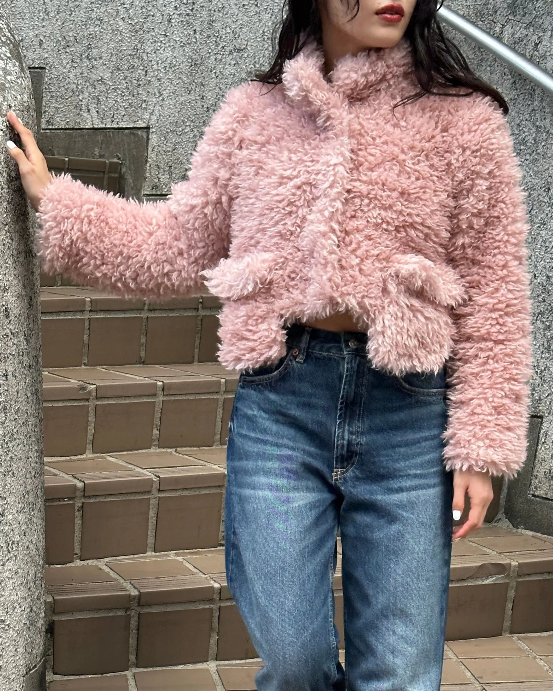 Cropped fur jacket (beige / pink)