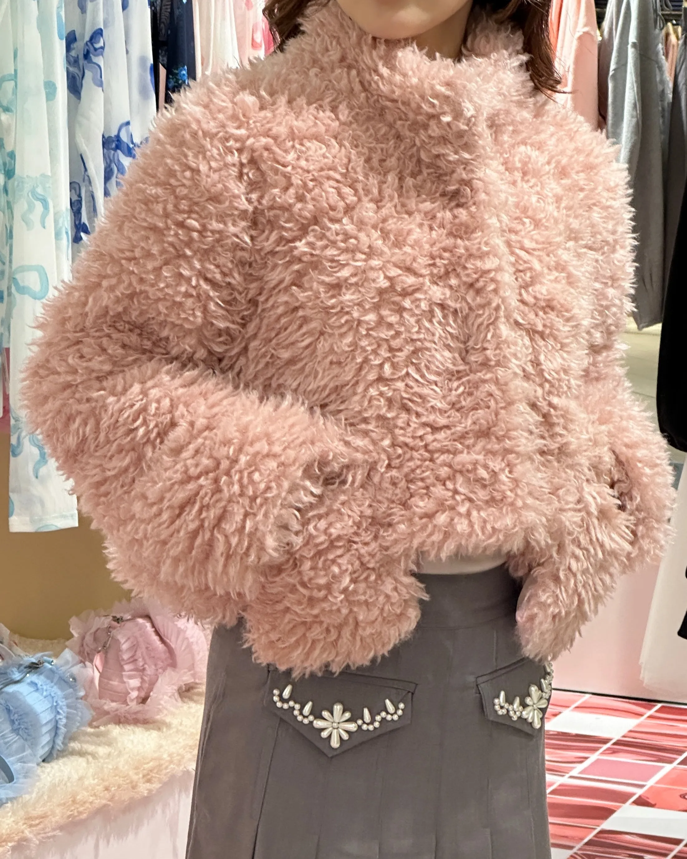 Cropped fur jacket (beige / pink)